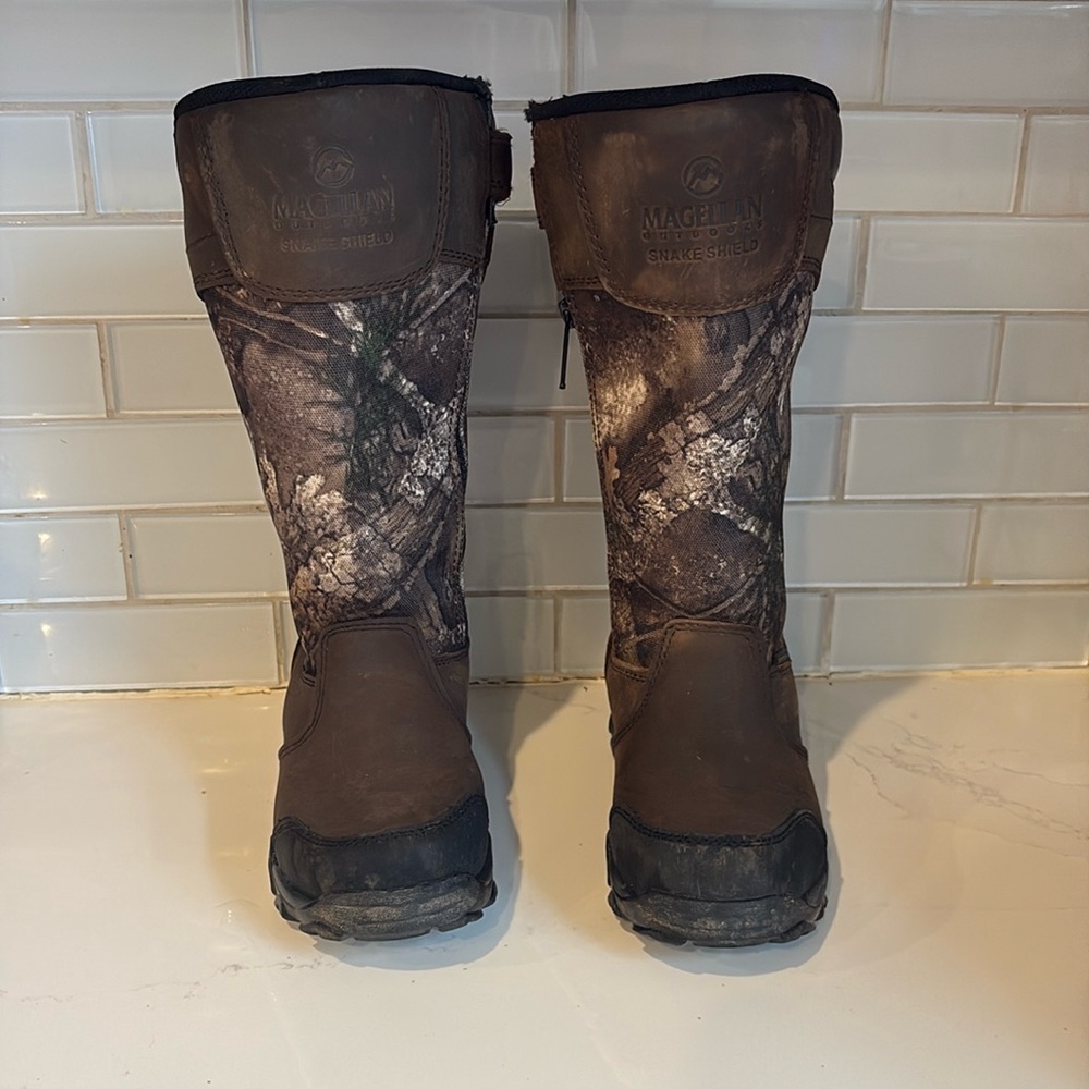 Magellan snake shield hunting boots boys size 1